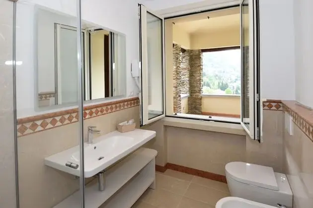 Panoramic Tek Büyük veya İki Ayrı Yataklı Oda, Göl Manzaralı (Classic vista lago - Rosa)