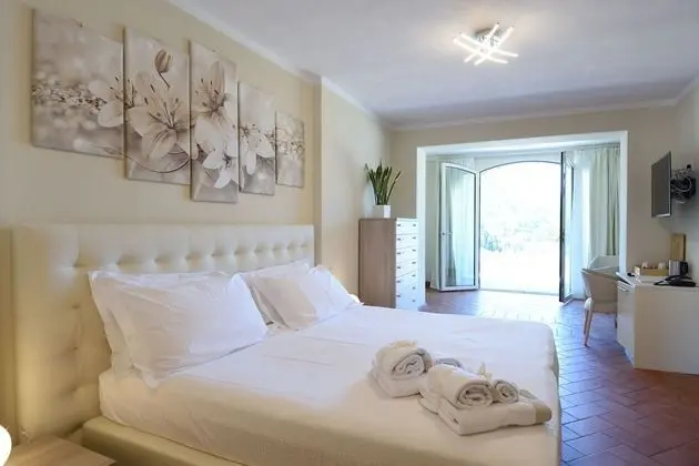 Panoramic Tek Büyük veya İki Ayrı Yataklı Oda, Göl Manzaralı (Junior Suite - Iris)