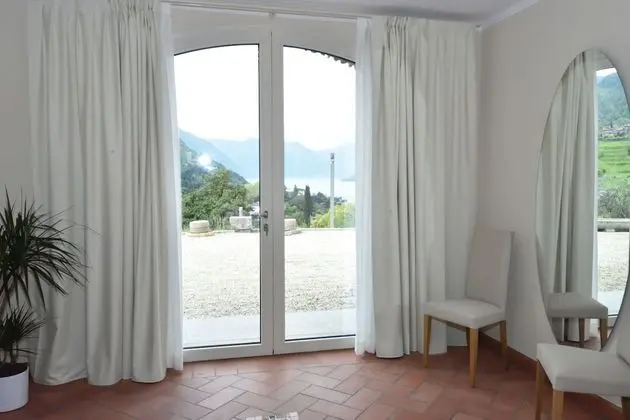 Panoramic Tek Büyük veya İki Ayrı Yataklı Oda, Göl Manzaralı (Junior Suite - Iris)