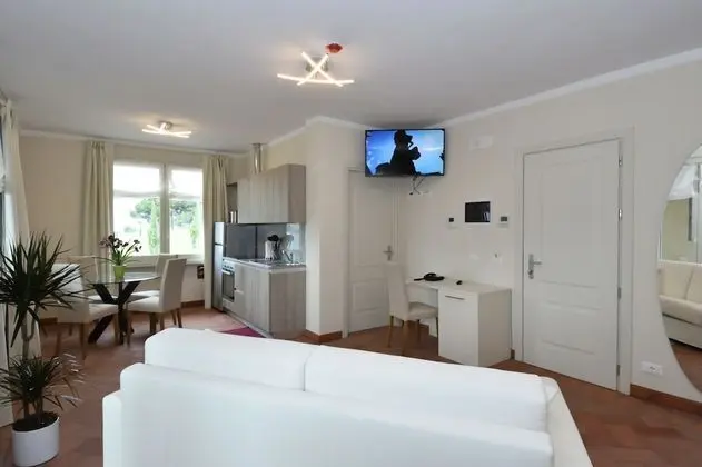 Panoramic Tek Büyük veya İki Ayrı Yataklı Oda, Göl Manzaralı (Suite con veranda vista lago Orchidea)