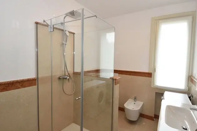 Panoramic Tek Büyük veya İki Ayrı Yataklı Oda, Göl Manzaralı (Suite con veranda vista lago Orchidea)