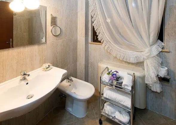 Standard Üç Kişilik Oda, Tepe Manzaralı