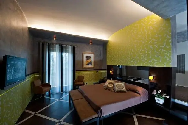 Junior Süit, Jakuzi