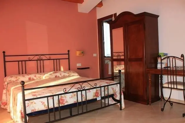 Family Tek Büyük veya İki Ayrı Yataklı Oda, 1 Yatak Odası, Bahçe Manzaralı