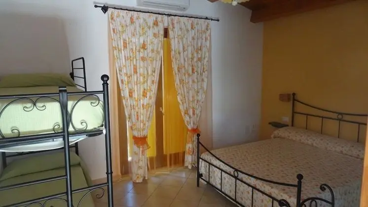 Family Tek Büyük veya İki Ayrı Yataklı Oda, 1 Yatak Odası, Bahçe Manzaralı