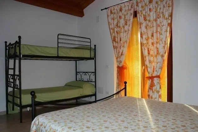 Family Tek Büyük veya İki Ayrı Yataklı Oda, 1 Yatak Odası, Bahçe Manzaralı