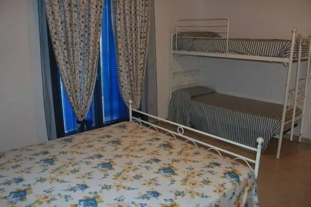 Family Tek Büyük veya İki Ayrı Yataklı Oda, 1 Yatak Odası, Bahçe Manzaralı