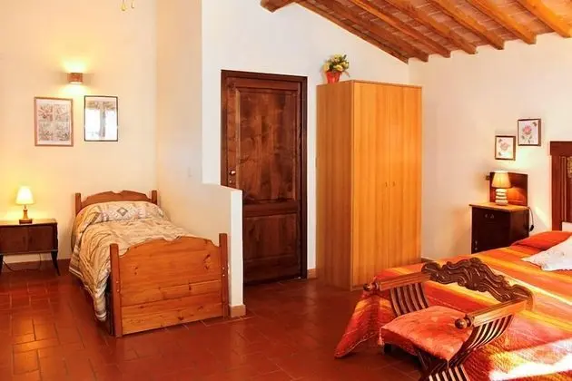 Basic Üç Kişilik Oda, Havuz Manzaralı