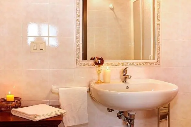 Basic Üç Kişilik Oda, Havuz Manzaralı