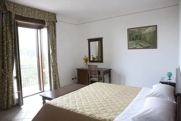 Tek Büyük Yataklı Oda, Balkon