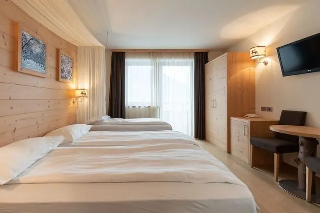 Tek Büyük veya İki Ayrı Yataklı Oda, Balkon