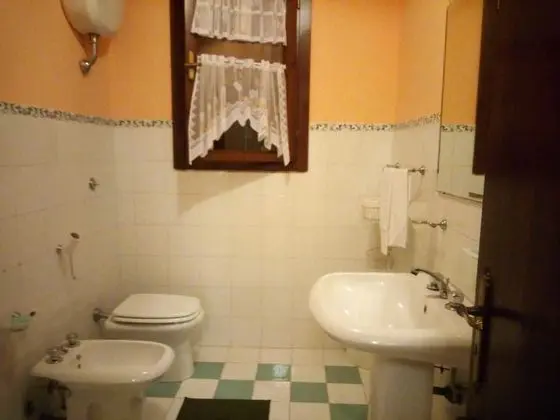 Üç Kişilik Oda, Sigara İçilmez