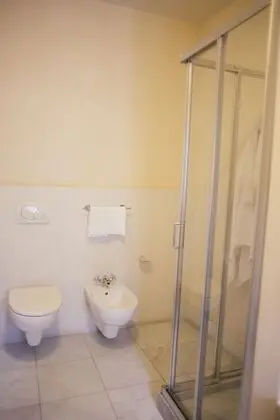 Üç Kişilik Oda