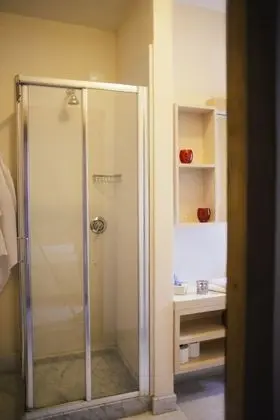 Üç Kişilik Oda
