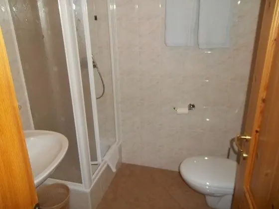 Economy Tek Büyük Yataklı Oda