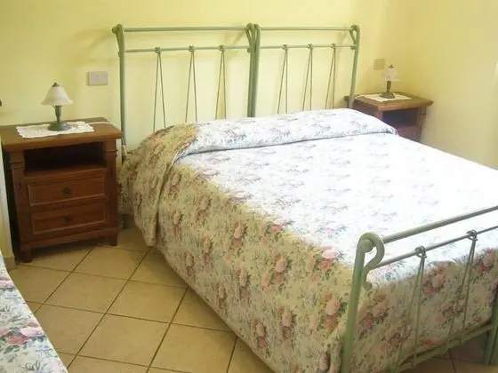 Büyük Yataklı Tek Kişilik Oda