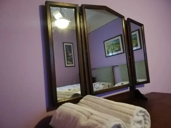 İki Ayrı Yataklı Oda, Ortak Banyo