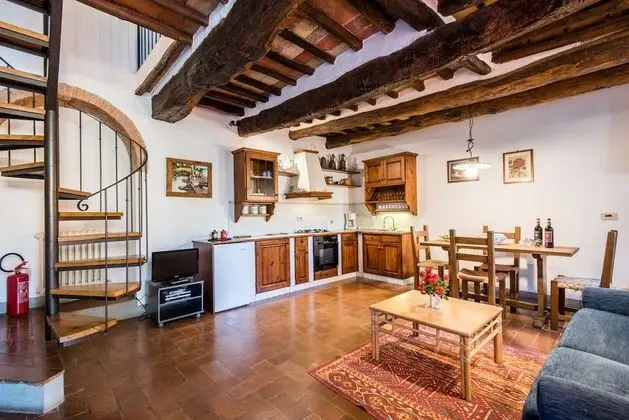 Apart Daire, 1 Yatak Odası, Küçük Mutfak (Iris)