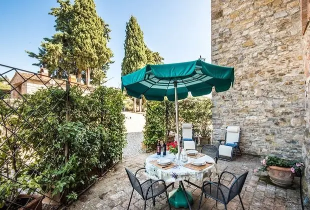 Apart Daire, 1 Yatak Odası, Küçük Mutfak (Iris)