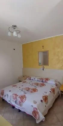 Tek Büyük veya İki Ayrı Yataklı Oda (4)