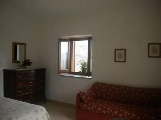 Üç Kişilik Oda