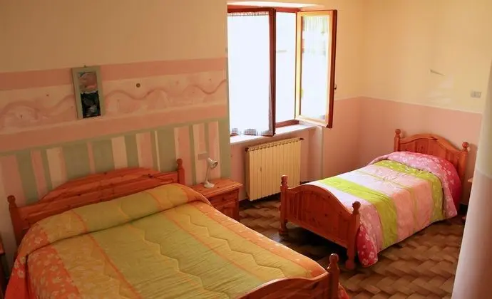 Üç Kişilik Oda