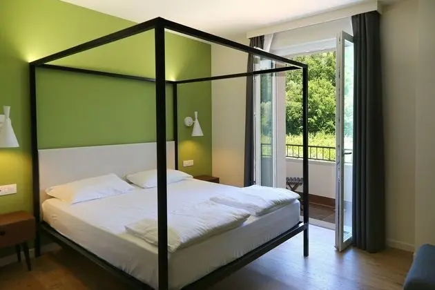 Superior Tek Büyük veya İki Ayrı Yataklı Oda, Balkon, Üzüm Asması Manzaralı