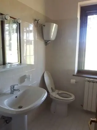 Üç Kişilik Oda, Ortak Banyo
