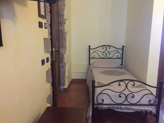 Üç Kişilik Oda