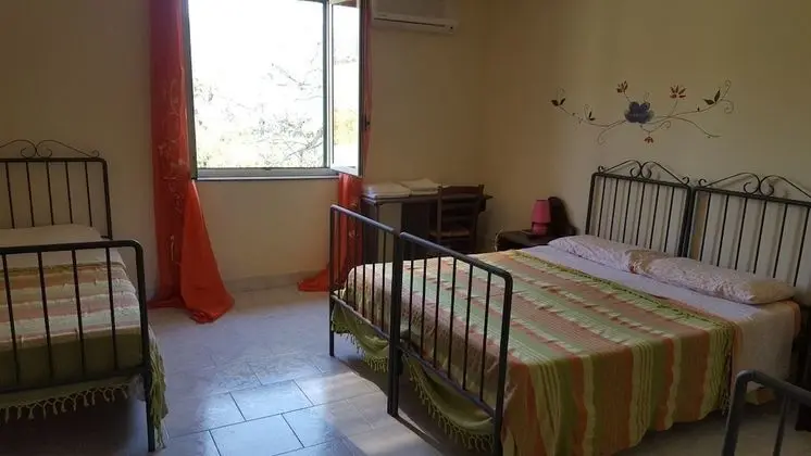 Büyük Yataklı Tek Kişilik Oda