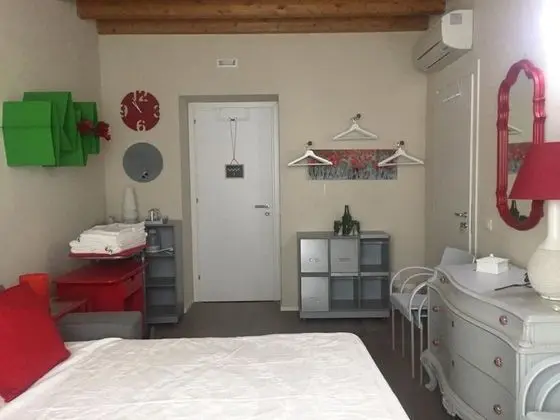 Tek Büyük Yataklı Oda, 1 Çift Kişilik Yatak, Engellilere Uygun (PAPAVERI)
