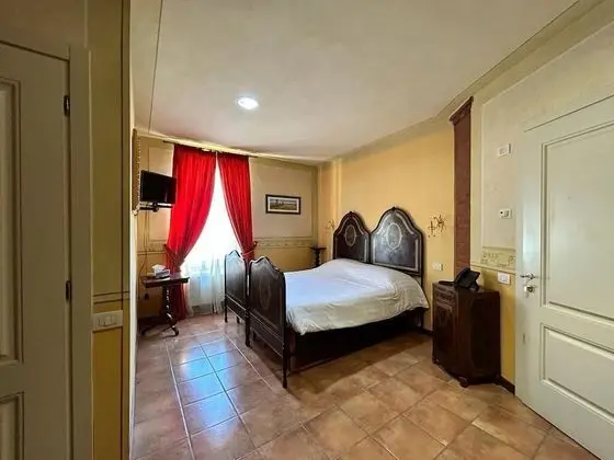 Classic Tek Büyük Yataklı Oda