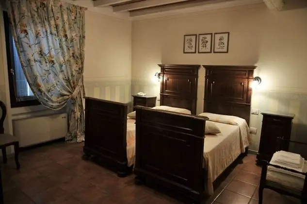 Classic Tek Büyük Yataklı Oda