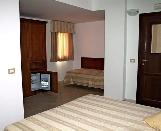 Üç Kişilik Oda