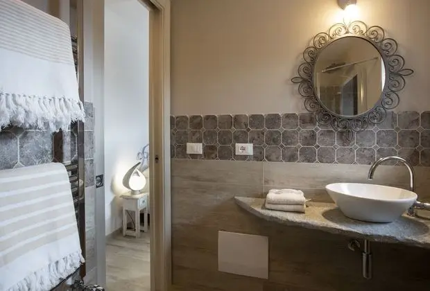 Deluxe Tek Büyük Yataklı Oda, Kısmi Deniz Manzaralı (Lavanda)