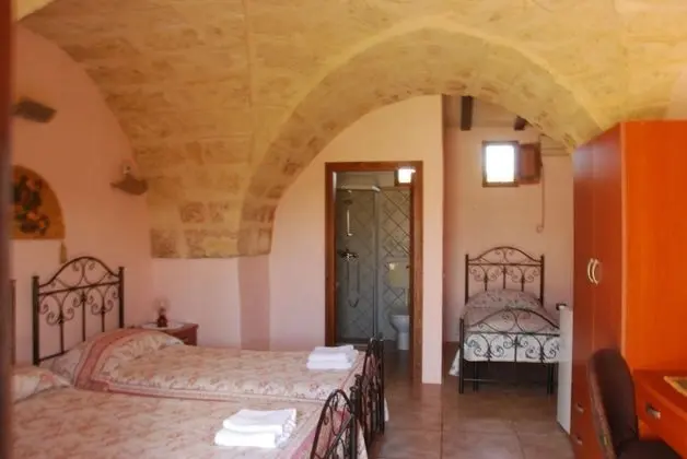 Standard Üç Kişilik Oda, Bahçe Manzaralı