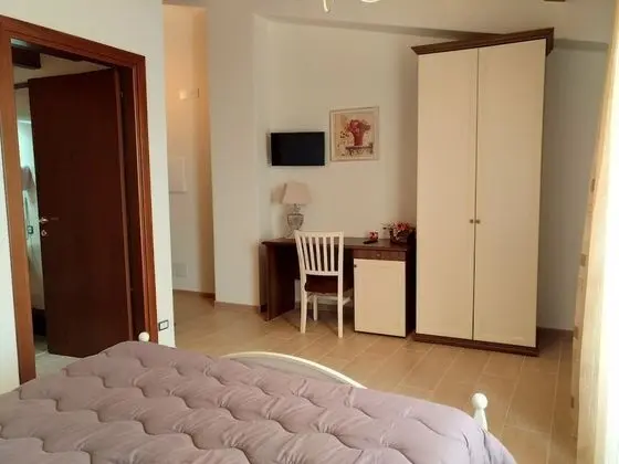 Comfort Tek Büyük Yataklı Oda, Havuz Manzaralı (Oleandro)