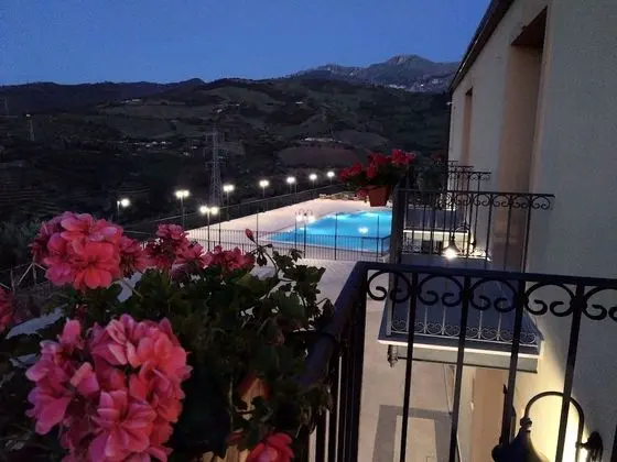 Comfort Tek Büyük Yataklı Oda, Havuz Manzaralı (Oleandro)