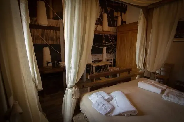 Exclusive Tek Büyük Yataklı Oda