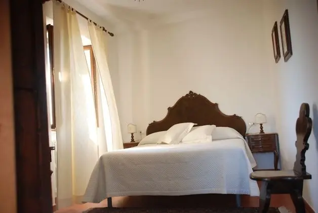 Tek Büyük veya İki Ayrı Yataklı Oda, Tepe Manzaralı