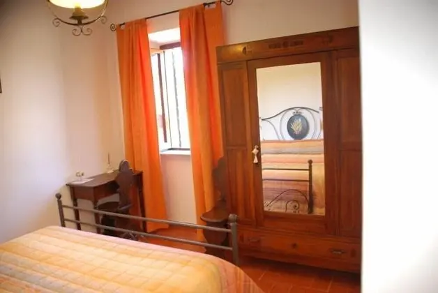 Tek Büyük veya İki Ayrı Yataklı Oda, Tepe Manzaralı