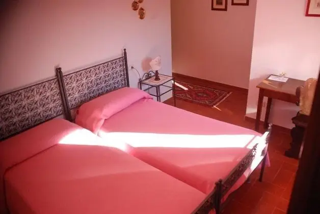 Tek Büyük veya İki Ayrı Yataklı Oda, Tepe Manzaralı