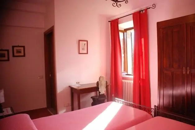 Tek Büyük veya İki Ayrı Yataklı Oda, Tepe Manzaralı