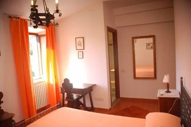 Tek Büyük veya İki Ayrı Yataklı Oda, Tepe Manzaralı