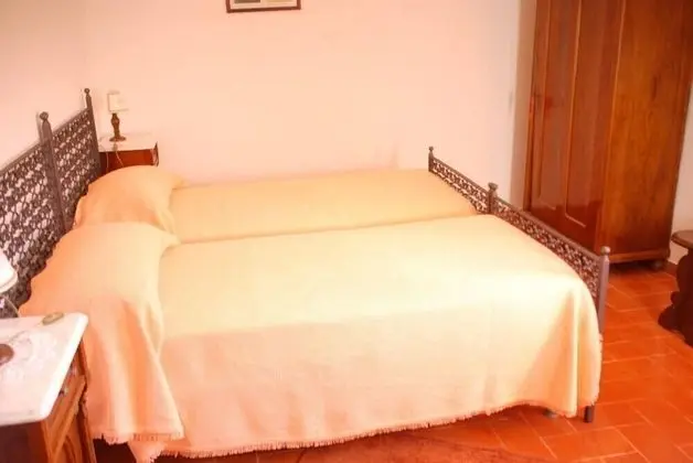 Tek Büyük veya İki Ayrı Yataklı Oda, Tepe Manzaralı