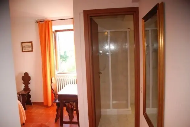 Tek Büyük veya İki Ayrı Yataklı Oda, Tepe Manzaralı