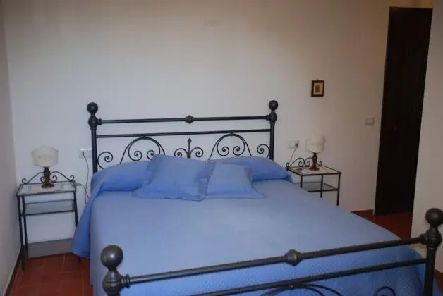 Tek Büyük veya İki Ayrı Yataklı Oda, Tepe Manzaralı