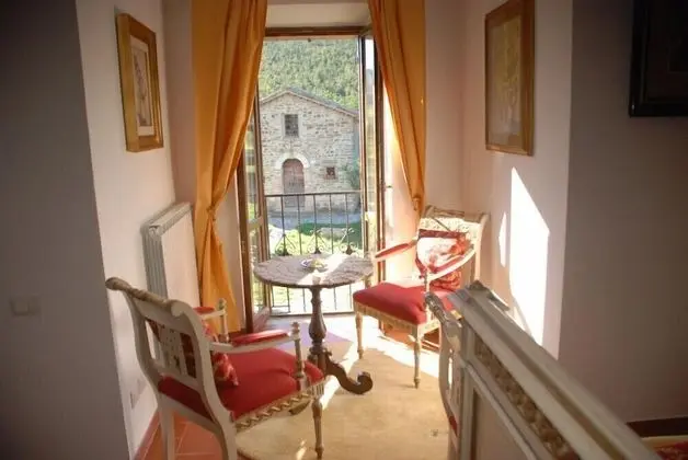 Tek Büyük veya İki Ayrı Yataklı Oda, Tepe Manzaralı