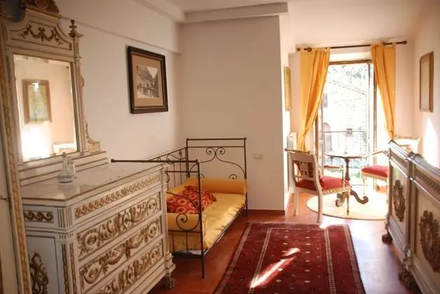 Üç Kişilik Oda, Tepe Manzaralı