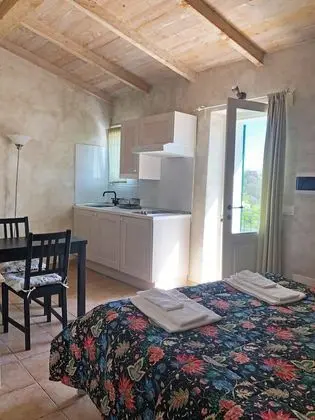 Stüdyo, Havuz Manzaralı